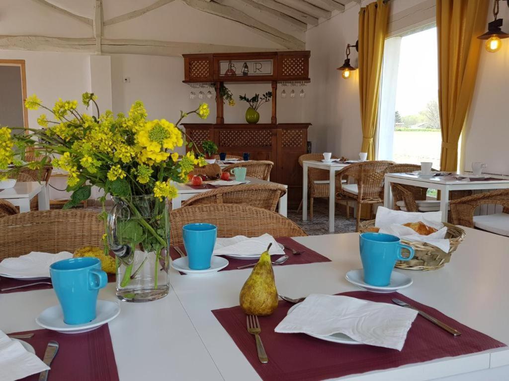 Hotel Valle Del Oja Касаларейна Екстериор снимка
